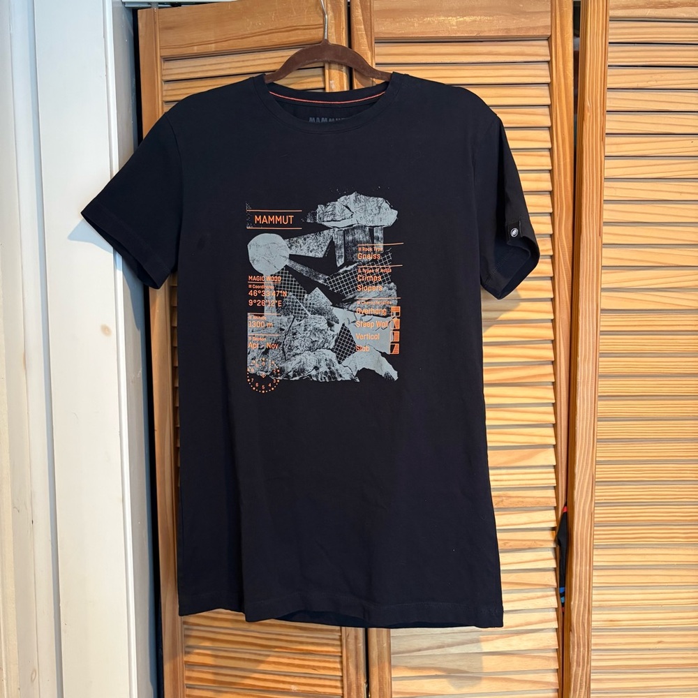 Mammut men’s short sleeved graphic t-shirt medium Gorpcore outdoors
